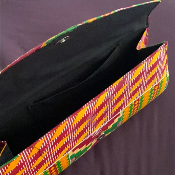 Handmade African kente cloth clutch - Picture 2 of 4